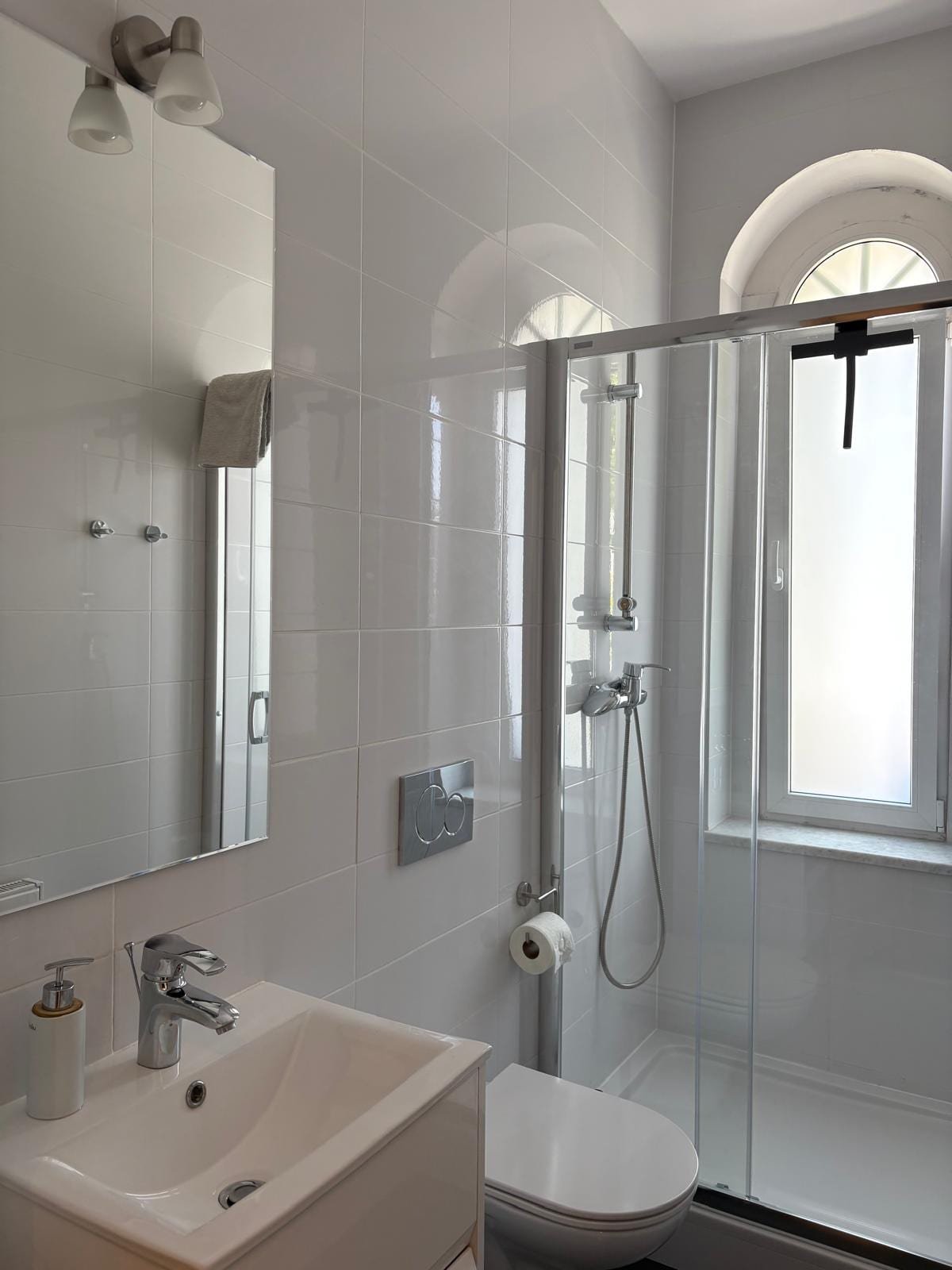 Apartament nr 2 — prywatna łazienka z prysznicem, Willa Pod Platanem Bytów