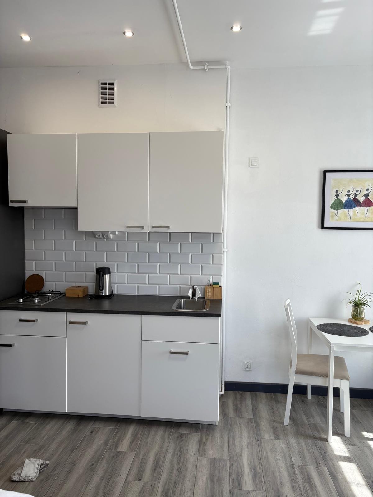 Apartament nr 2 — aneks kuchenny z jadalnią, Willa Pod Platanem Bytów