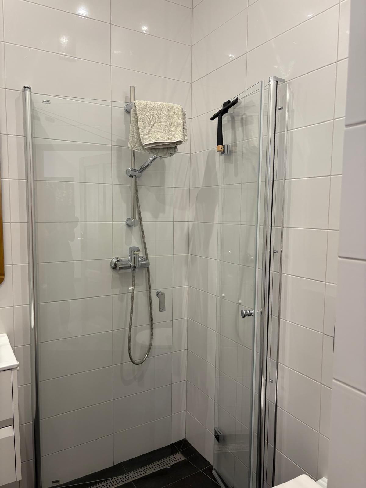 Apartament nr 4 — prywatna łazienka z prysznicem, Willa Pod Platanem Bytów