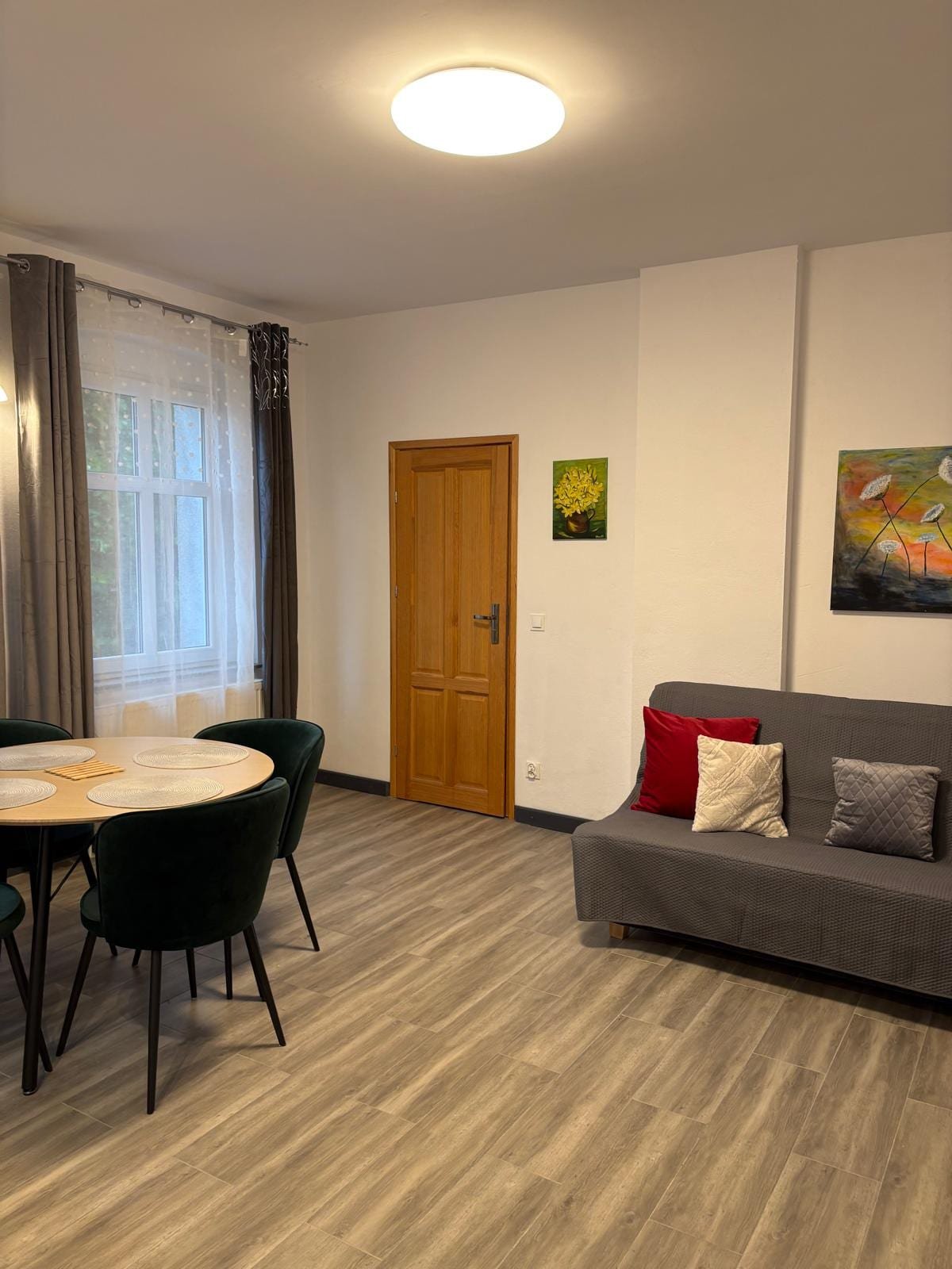 Willa Pod Platanem Bytów — Apartament nr 5 — salon z jadalnią